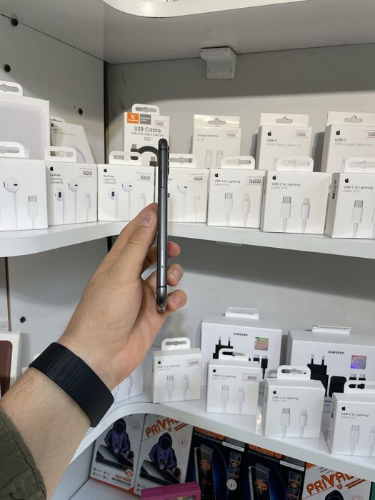 iPhone11  64 gb