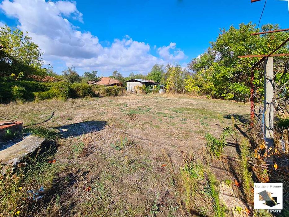 155078 Едноетажна къща с равен двор, кладенец и гараж в с. Сушица