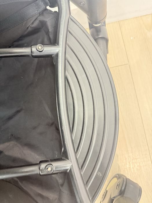 Продам оригинал коляску уоуо в хорошем состянии