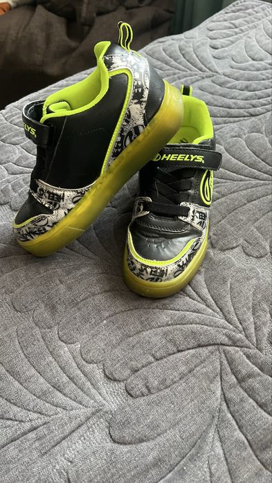 Роликовые кроссовки  размер 33