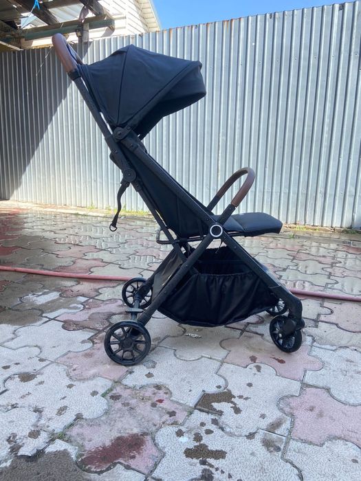 Продам детскую прогулочную коляску Jetex