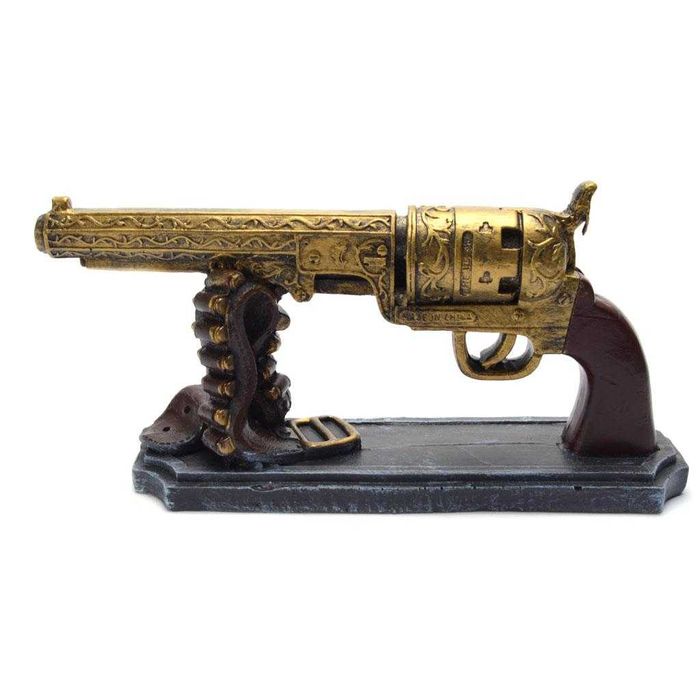 Револвер - декоративна фигура