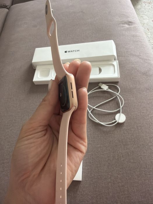 Часы Apple Watch 5 SE