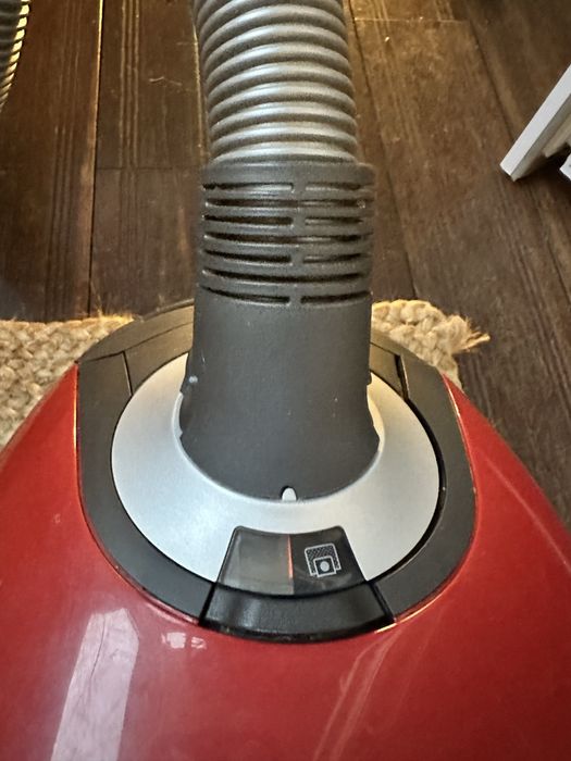 Miele Complete C3 Cat & Dog – Stare Impecabilă – Full Box