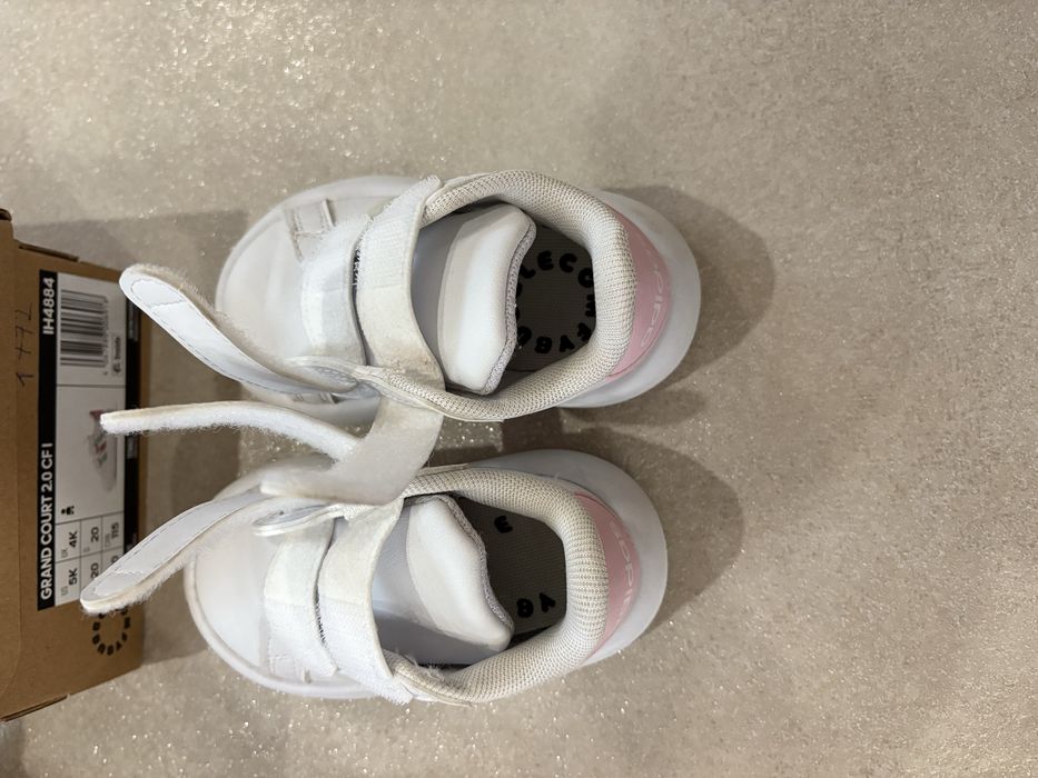 Маратонки adidas bubblecomfy