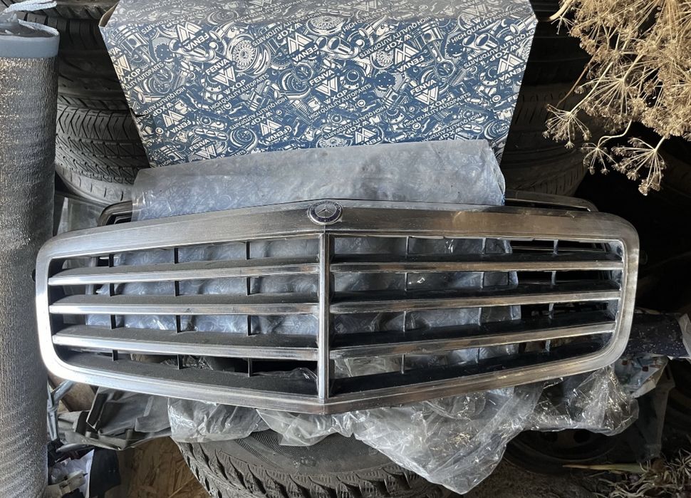 Решетка мерседес Е212 оригинал