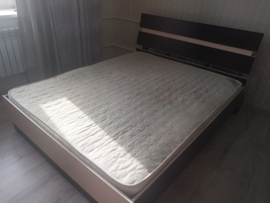 Продам спальный гарнитур