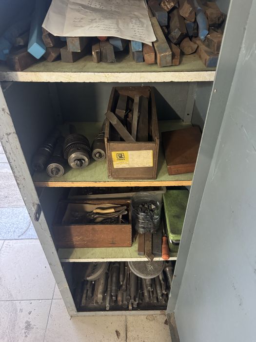 Burghie strung cu dulap cu tot pastile vidia ……