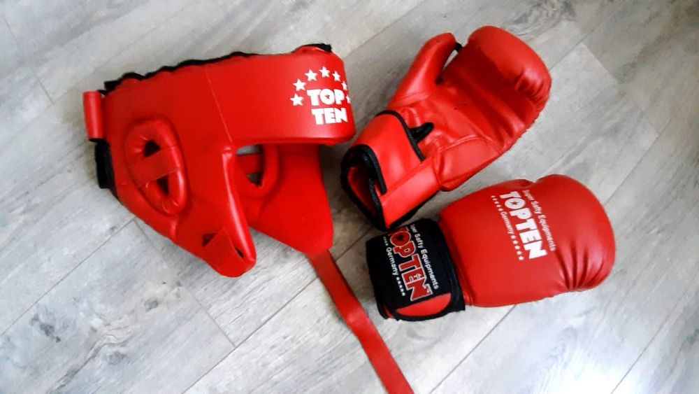 Перчатки и шлем для бокса
