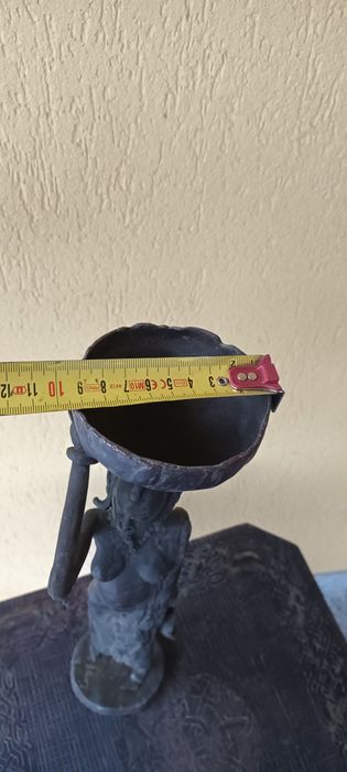 Statuie veche din Bronz