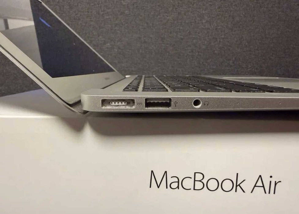 MacBook Air 7,2 13-inch 2017 Gray i5 - 8gb RAM - 128gb ssd