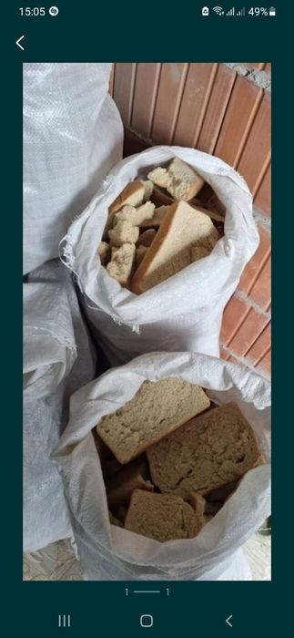 Сухой хлеб в мешках