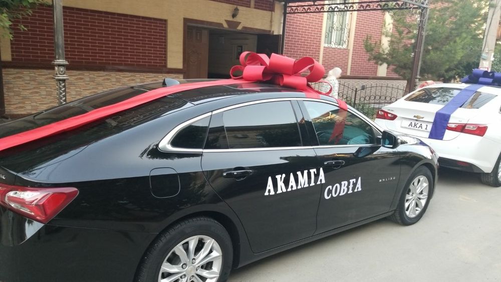 Бантик на авто | Подарочный бант для машины в аренду