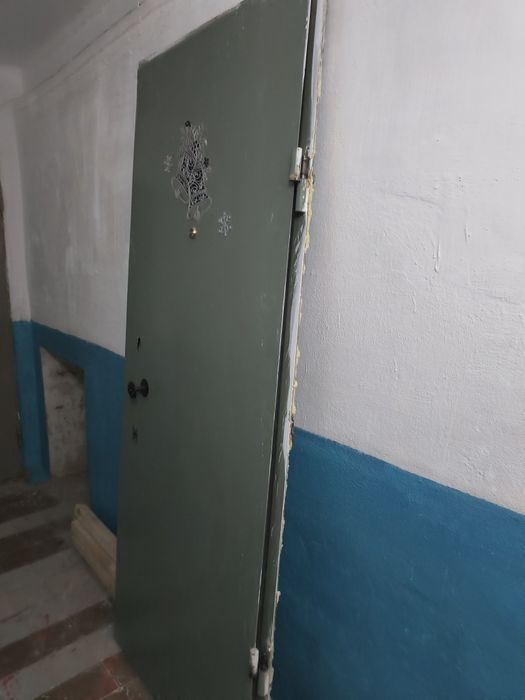 Продам входную дверь