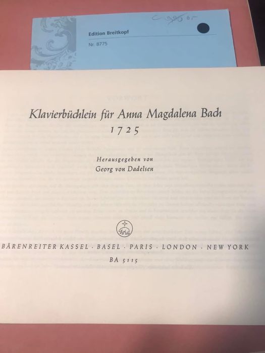 Ноти за пиано и партитури