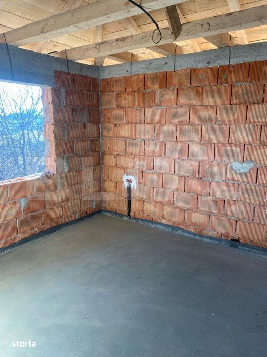 Case 3 camere, 115mp, zona Tisauti
