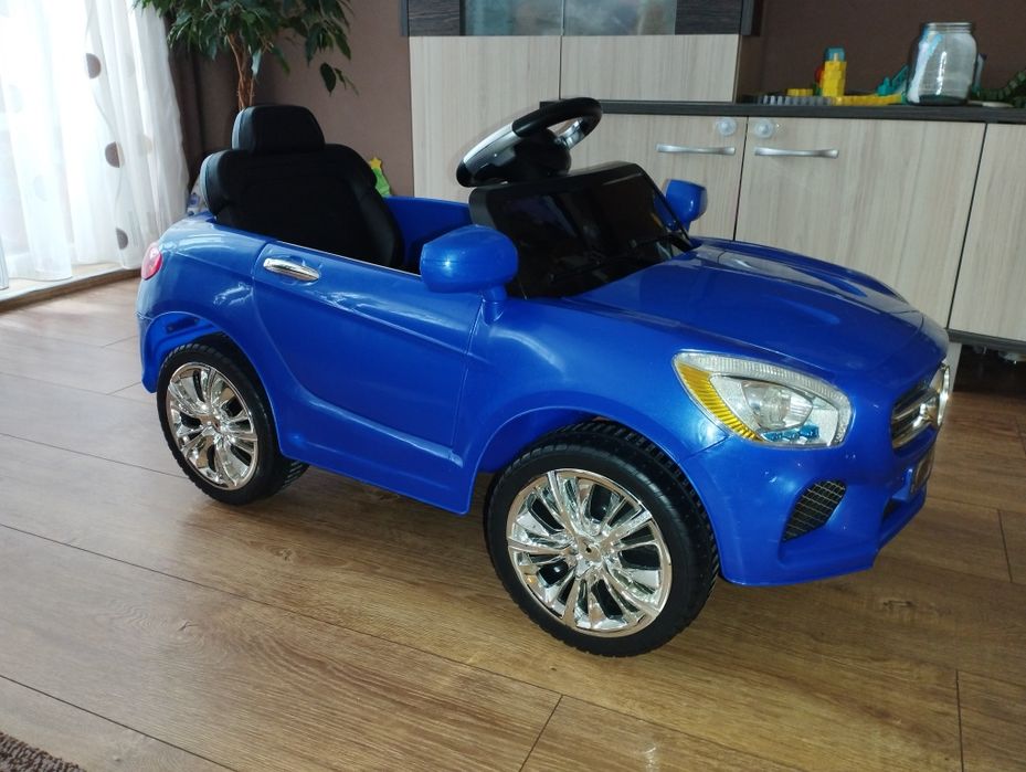 Детска акумулаторна кола с родителски контрол