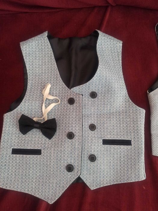 Продавам официален детски костюм/панталон,риза и елек - 2 броя