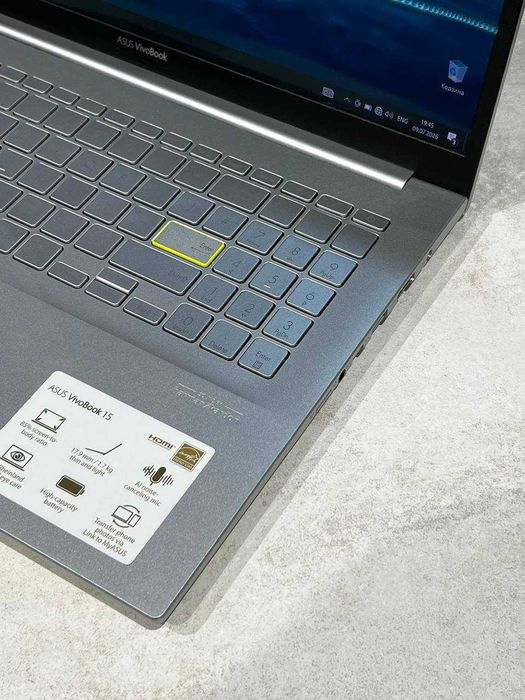 Asus Vivobook i5-1135g7/8/256/Display OLED FHD 15'6