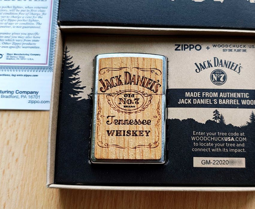 Brichetă Zippo nouă cu inserții de lemn din butoaie de Jack Daniels