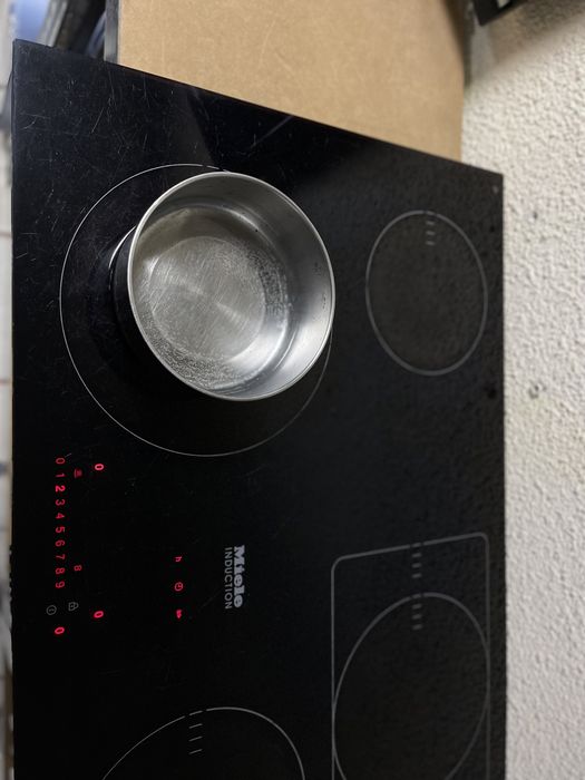 Индукционен готварски плот за вграждане Miele KM 6351