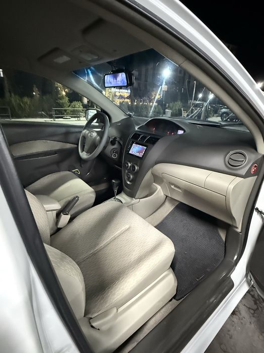 Tayota Yaris 2012 sedan