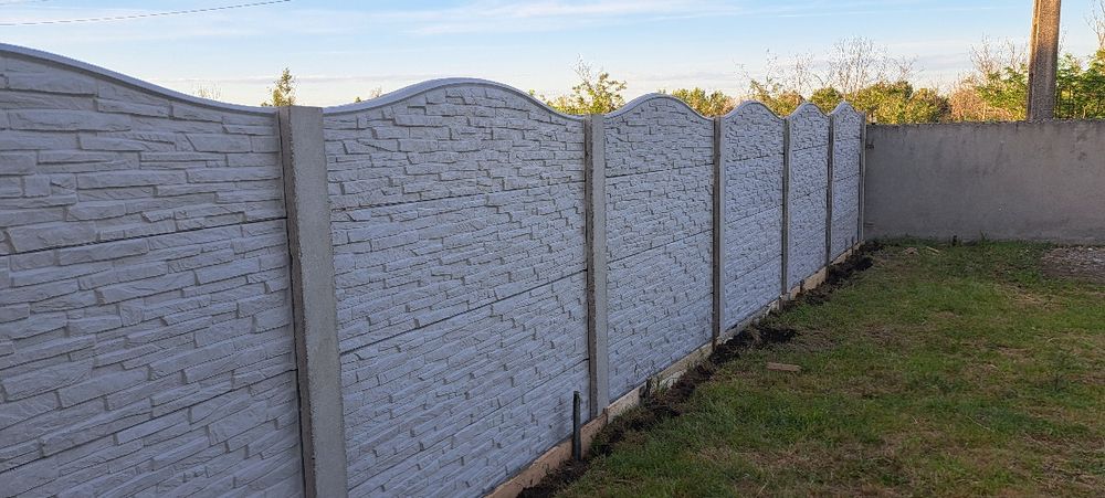 Vând gard din beton