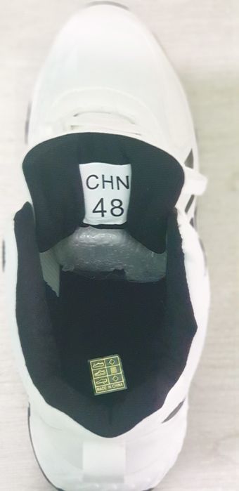 Продам новые кроссовки