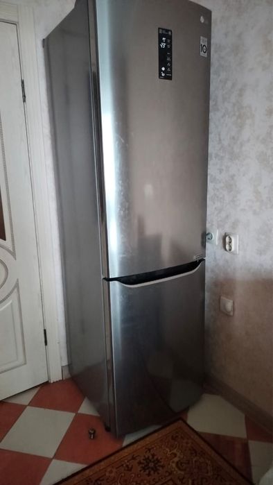 Холодильник LG .