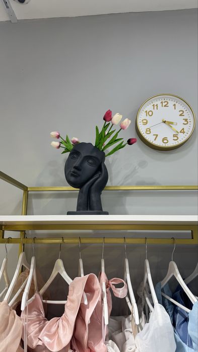 Продам бюст Нефертити, вазы, статуэтки