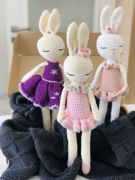 Ръчно плетени дрънкалки, клипс за биберон, зайки