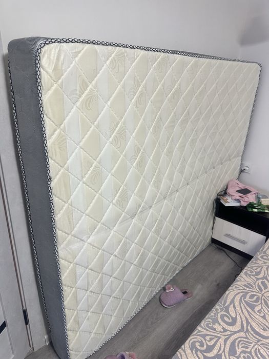 Продам Матрас в хорошем состоянии.