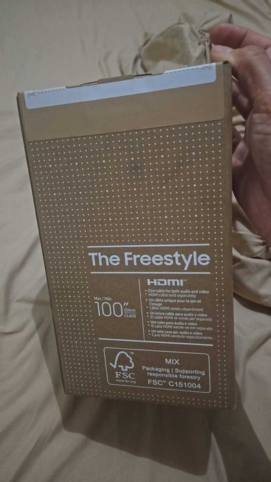 Videoproiector portabil Samsung The Freestyle Gen2, Full HD 1920 x 1080, Wireless, Bluetooth 5.2 (Alb) + Ecran proiectie