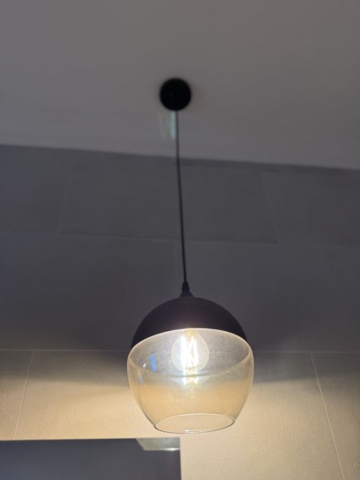 Lustra moderna tavan