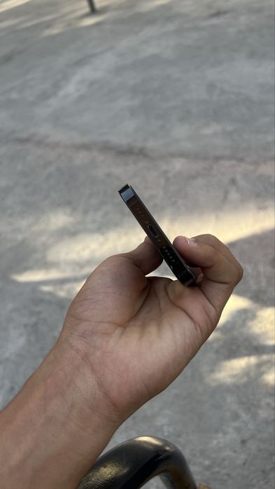 Iphone 14 pro qora