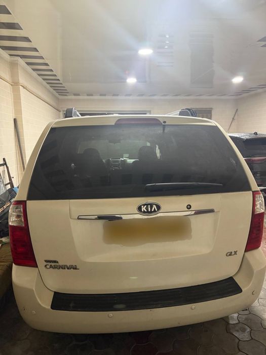 Kia Carnival 2006 va 2007 yil 2 ta bor srochno