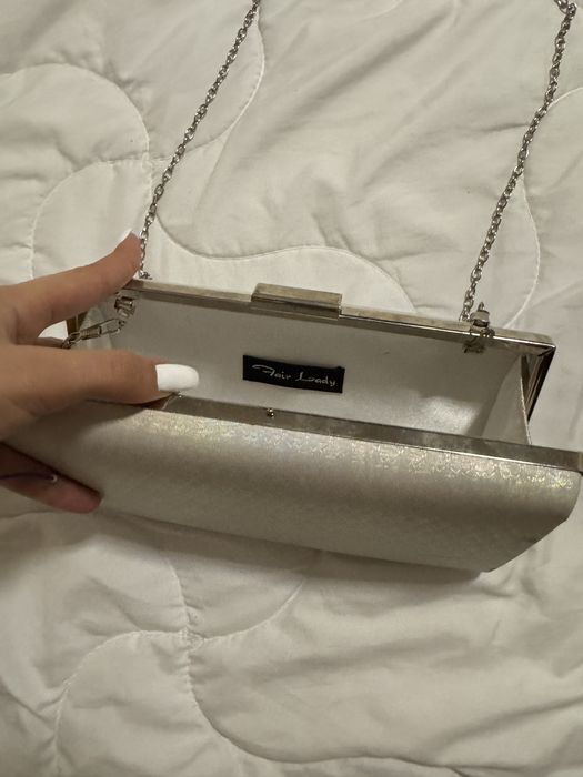 Бяла коктейлна / бална чанта