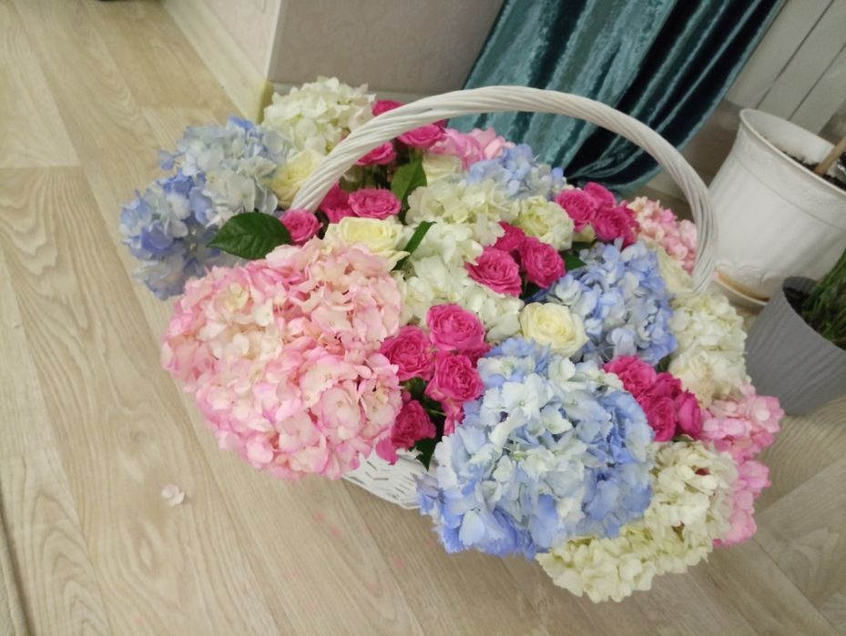 Срочно продам букет в корзине