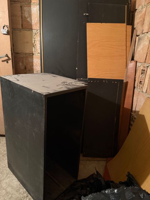 Дървени плоскости и дървен корпус