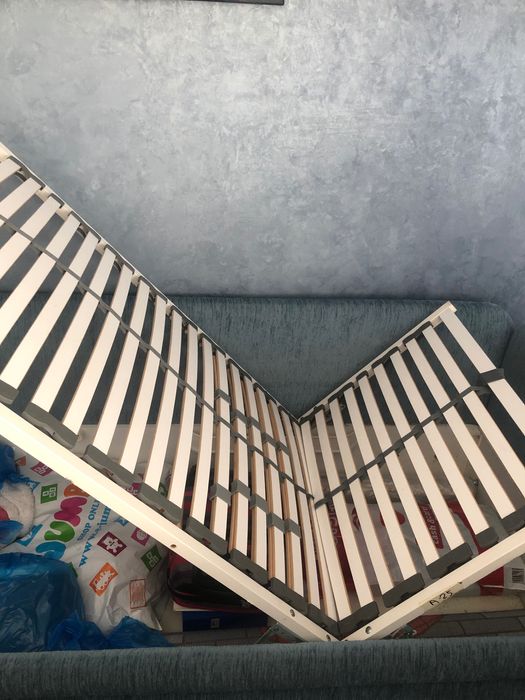 Pat + fotoliu în stare impecabilă