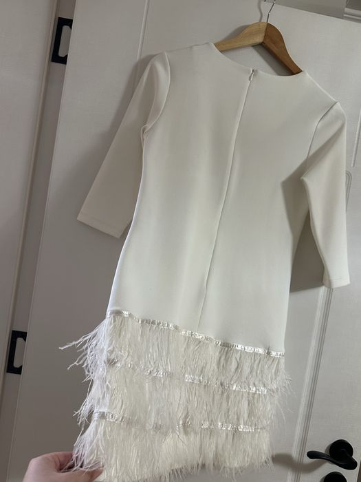 Бяла рокля с перли