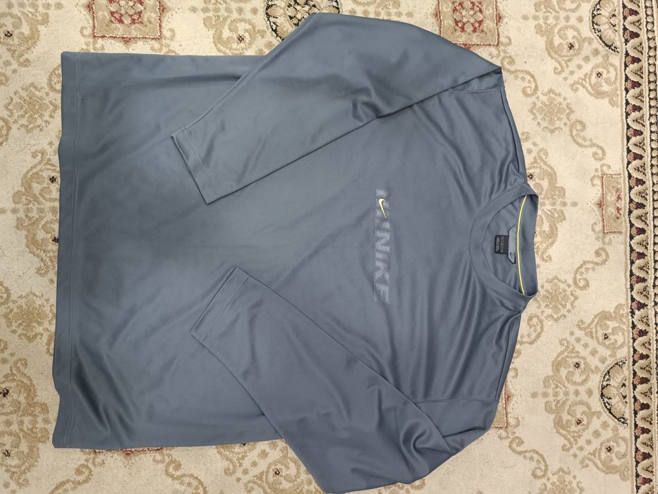 Оригинальный лонгслив Nike