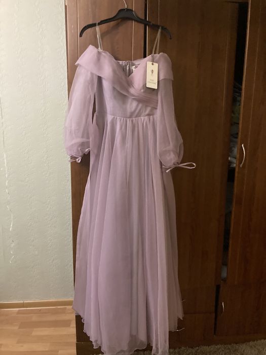 Продам платья новые