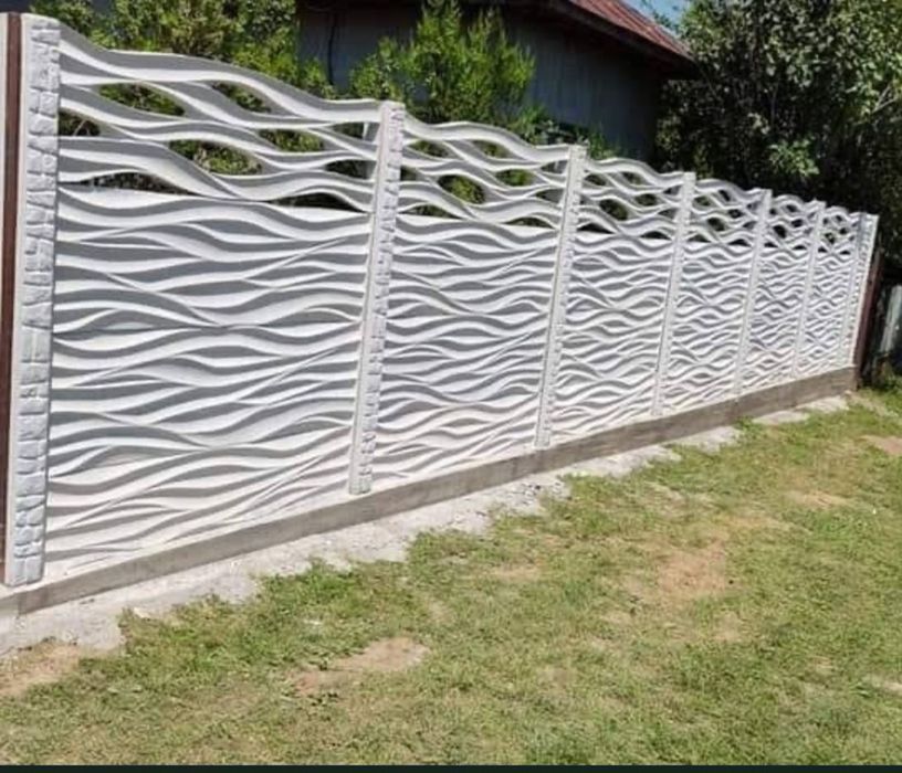 Garduri din plasa  si beton