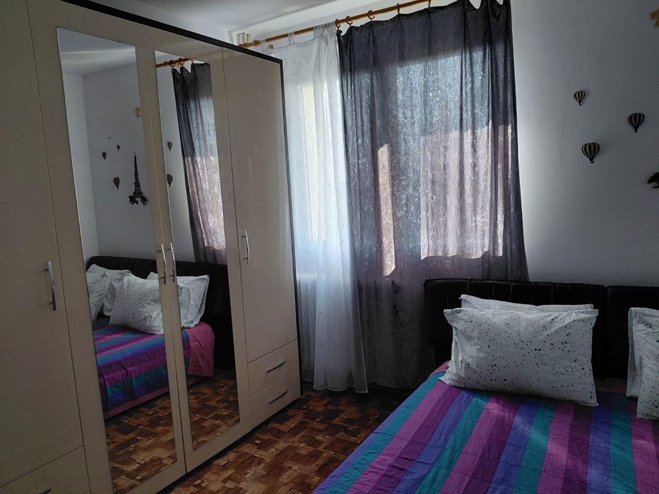 Inchiriez apartamen 2 camere