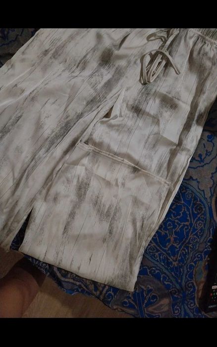 Pantaloni evazați/largi