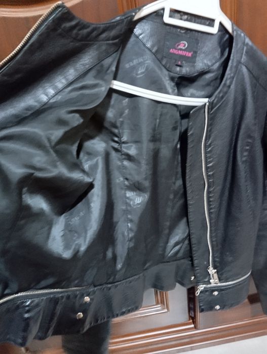 Продам куртку кожинку кожанный куртка сотилади