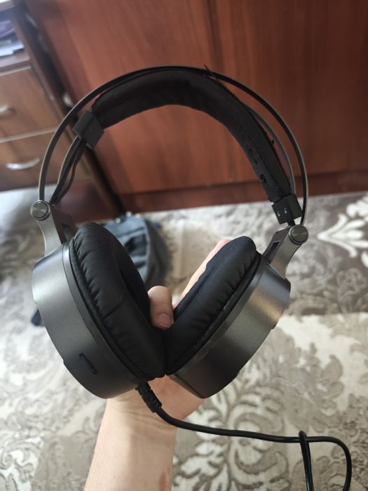 Продам наушники bloody