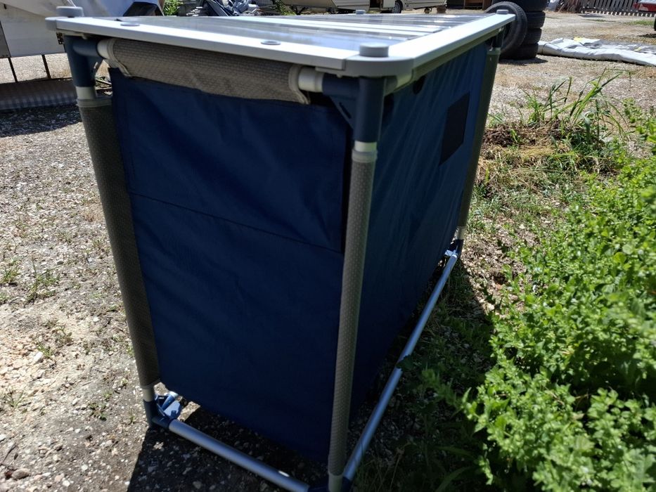 Къмпинг шкаф Berger. С отделение за мивка