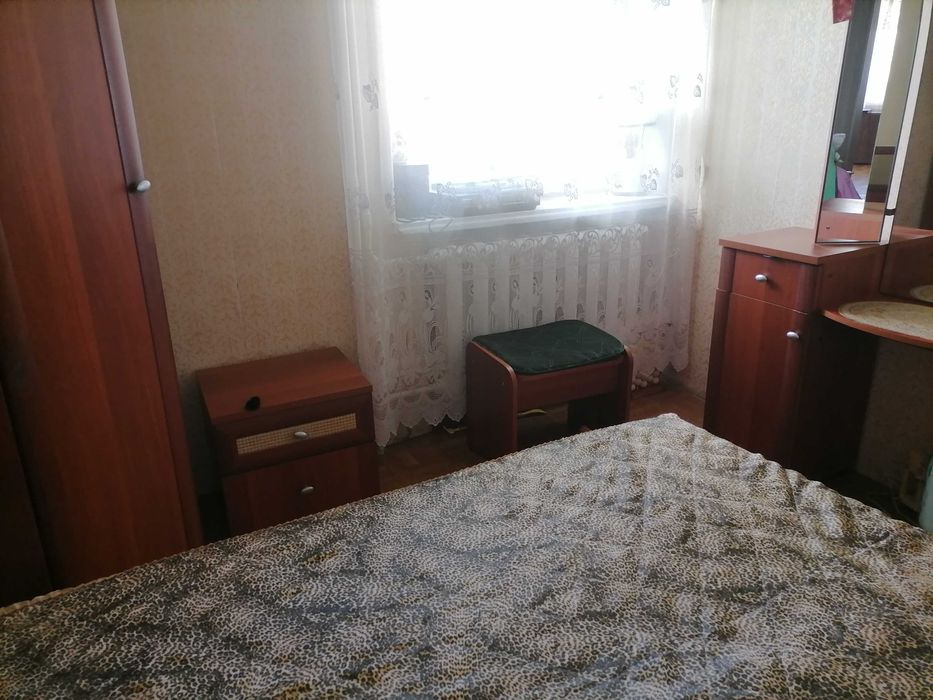 Спальный гарнитур, цвет орех